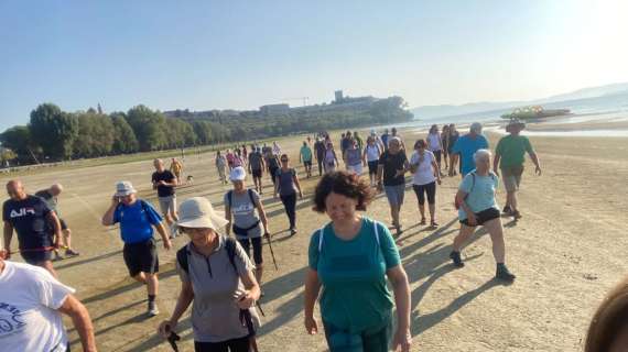 Questa domenica al Trasimeno un'altra camminata per denunciare il dramma della situazione del lago