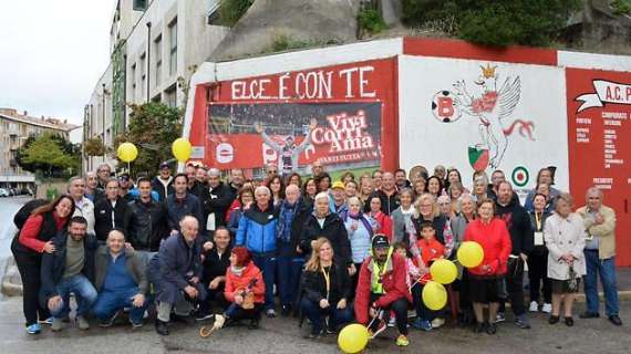 Tanti amici alla “Camminata per le vie di Elce” dedicata a Leonardi Cenci, con il nuovo murales
