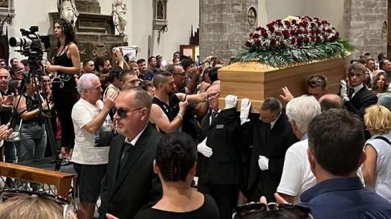 Tantissima gente ai funerali di Carlo Mazzone, uno degli allenatori più amati in assoluto