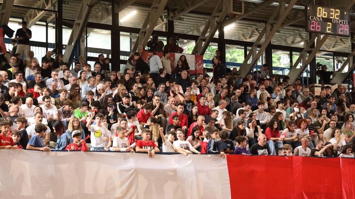 PalaPellini stracolmo! Ma la Svila Perugia Basket sconfitta (77-58) in casa nei playoff da Terni: ora pronti per gara-2