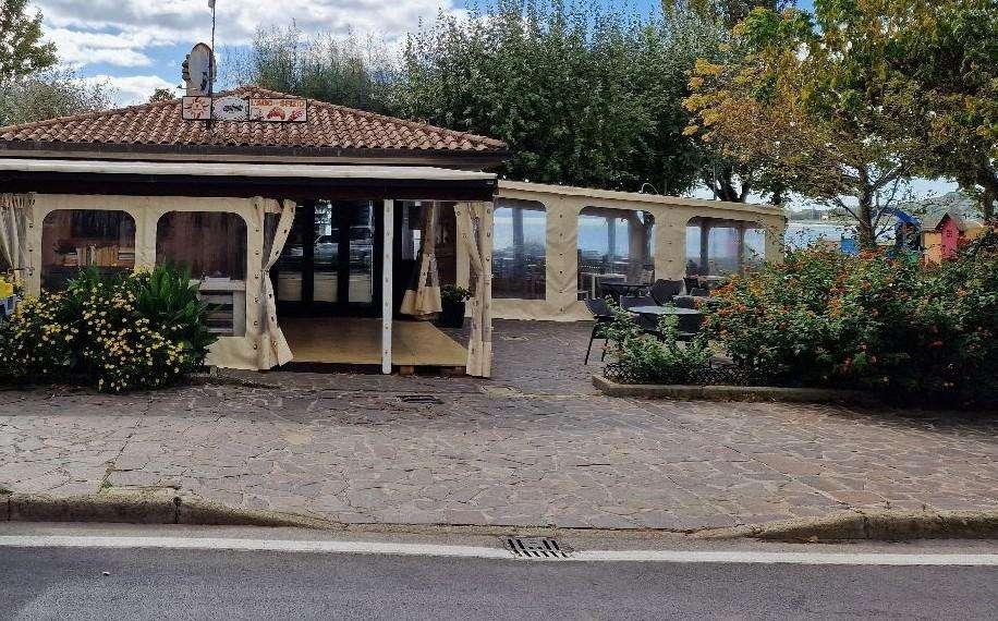 Va all'asta il chiosco di San Feliciano: tanti gli intetressati alla storica attività sul lungolago