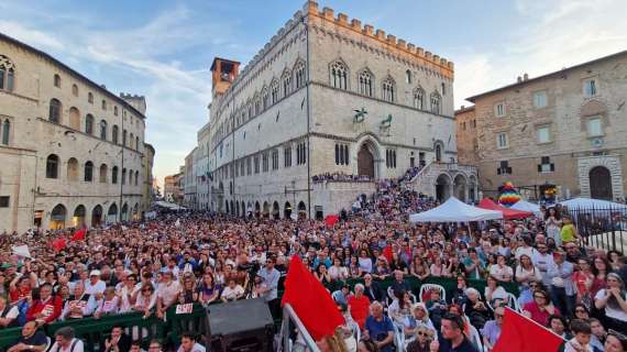 Editoriale/La chiusura della campagna elettorale in piazza IV novembre può aggiungere consensi?