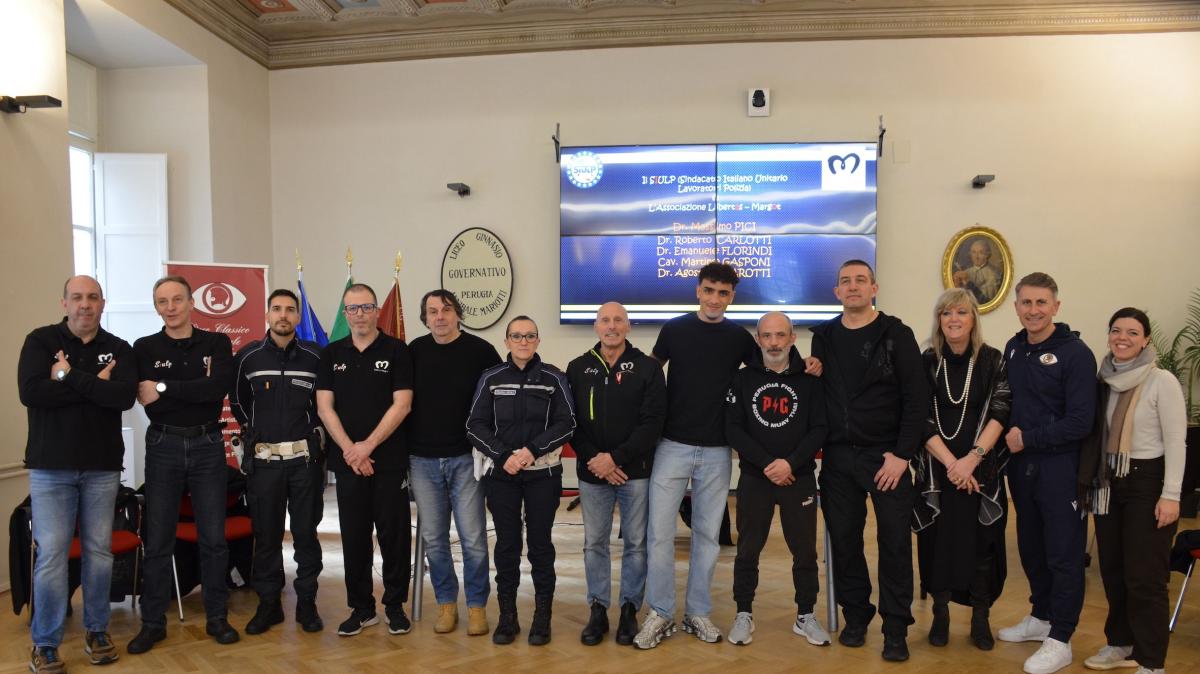 A Perugia il Liceo Mariotti sceglie di non voltarsi dall'altra parte con un messaggio contro il bullismo e il cyberbullismo