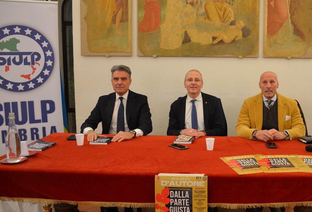 Presentato a Perugia il libro “Dalla parte giusta. Storie di eroi sconosciuti delle Forze di Polizia” di Gennaro Capoluongo