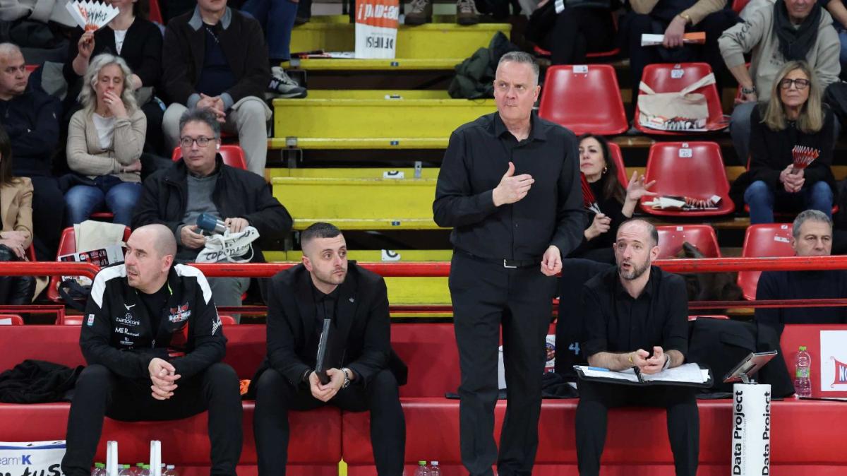 Parla il coach della Bartoccini Stefano Micoli: "La nostra squadra ha dei pregi, ma solo in allenamento..."