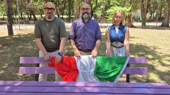Grazie a Chiara Castellani al Percorso Verde di Pian di Massiano ora abbiamo la "Panchina viola della gentilezza"