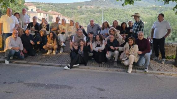 Li riconoscete? Sono i "ragazzi del muretto" di Piegaro degli anni '80! Dopo alcuni decenni eccoli di nuovo insieme