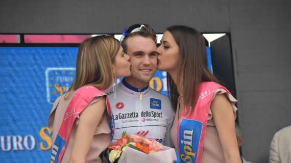 L'Umbria ha la sua maglia rosa sempre sul podio! Il bacio di Sofia è il più gradito dai ciclisti del Giro d'Italia! Ma presto la rivedremo con i L'Unatici...