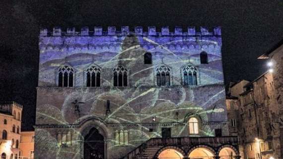 Accese le luminarie nel centro storico di Perugia: che spettacolo!