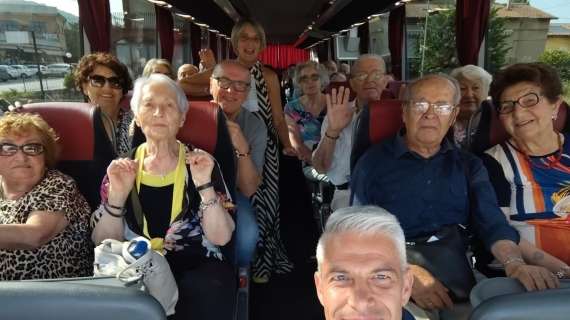 Anche il sindaco Michele Toniaccini al mare con la magnifica terza età di Deruta