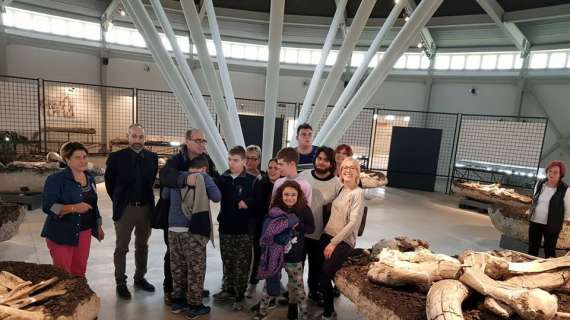 Divertimento e cultura per i giovani autistici dell'Auret al Museo paleontologico di Pietrafitta 