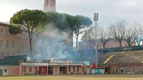 Perchè la multa per i fumogeni? Condanna! "Così si toglie al calcio dilettanti quella passione che ancora rimane"
