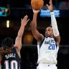 Middleton si accende nel quarto periodo contro Memphis e Dallas torna a vincere