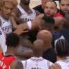 Chris Paul schiaffeggia Dillon Brooks durante l'incidente con Wembanyama