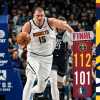 NBA - I Nuggets rimontano da -18 punti per battere i Mavericks 