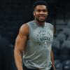 Giannis Antetokounmpo: l'addio ai Bucks è rinviato. Non sarà scambiato