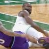 C'era il fallo!? Jaylen Brown furioso con gli arbitri per il mancato fischio