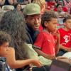 La stella NBA Kawhi Leonard presente al derby Olympiacos-Panathinaikos