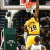 NBA - Milwaukee gira bene con Giannis, le riserve portano la vittoria ai Lakers