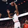 Olimpia avanti di 5 all'intervallo: pagelle e tabellini. Super Devin Booker