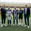 Apu Old Wild West Udine e Udinese Calcio: scambio di maglie tra i capitani per celebrare l’orgoglio sportivo della città