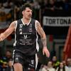 Dominik Olejniczak, il gigante di Tortona che domina l’area e guida la Bertram