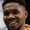 Giannis Antetokounmpo smentisce le voci sul trasferimento della sua famiglia da Milwaukee ad Atene