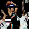 Booker si ferma, Wemby e gli Spurs piegano Phoenix senza problemi