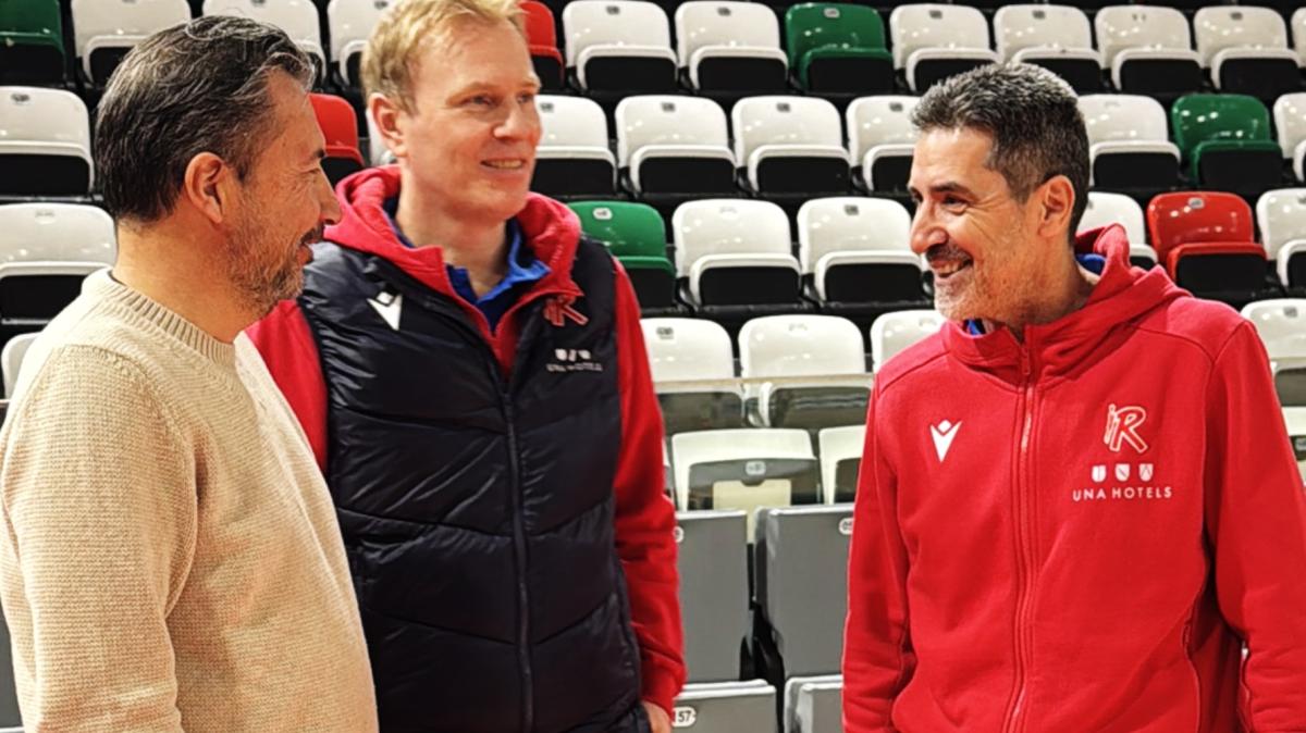 Il CT Luca Banchi assiste all’allenamento della Unahotels Reggiana