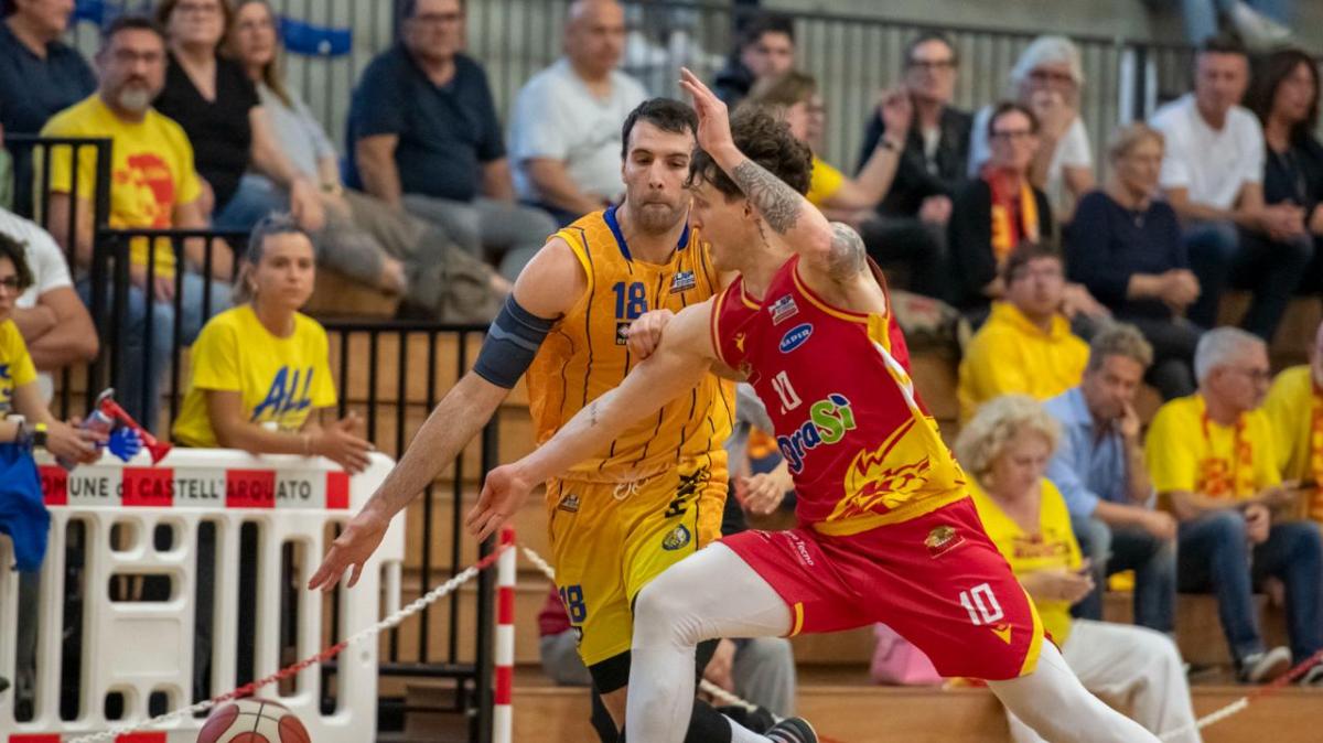 Serie B - Buzzer beater di Ambrosetti, vittoria Bees all'overtime su Ravenna 