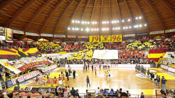La resurrezione della Mens Sana si ferma all'ultima tripla: Barcellona trema ma vince