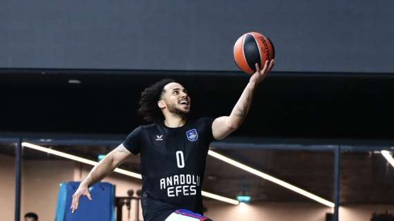 EL - Anadolu Efes, finita la preseason di Shane Larkin