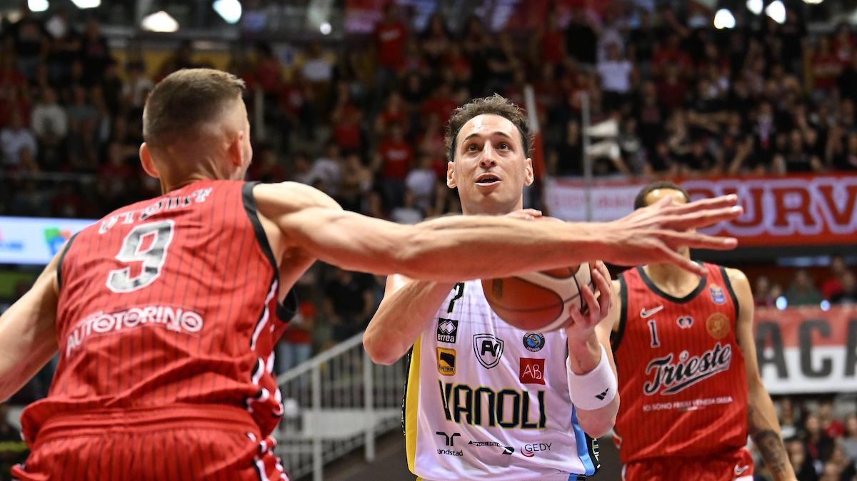 Cremona vince la partita del doppio addio alla serie A con Trieste: gli highlights