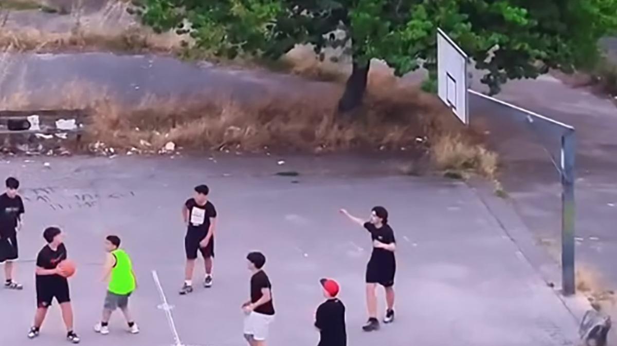 Giocano a basket senza canestri, il video fa il giro del mondo. La FIP interviene