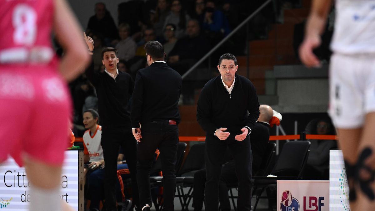 Coach Víctor Lapeña: "Il basket che vorrei qui a Schio"