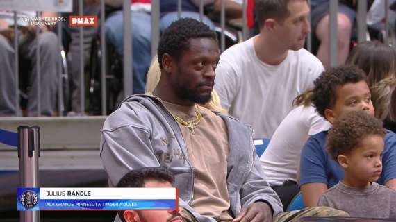 Julius Randle al Forum! La stella NBA sugli spalti per Gara 4 tra Olimpia e Virtus