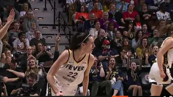 Com'è andato l'esordio di Caitlin Clark nella WNBA (video)