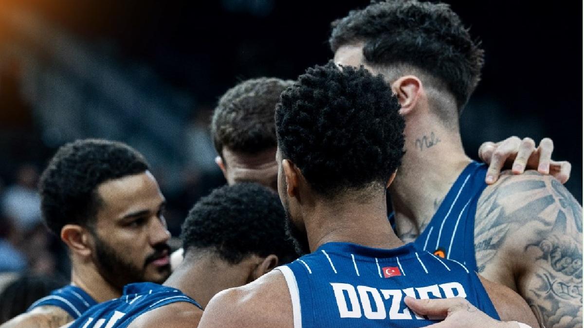  Efes travolgente: il Valencia affondato a Istanbul con un “centello”