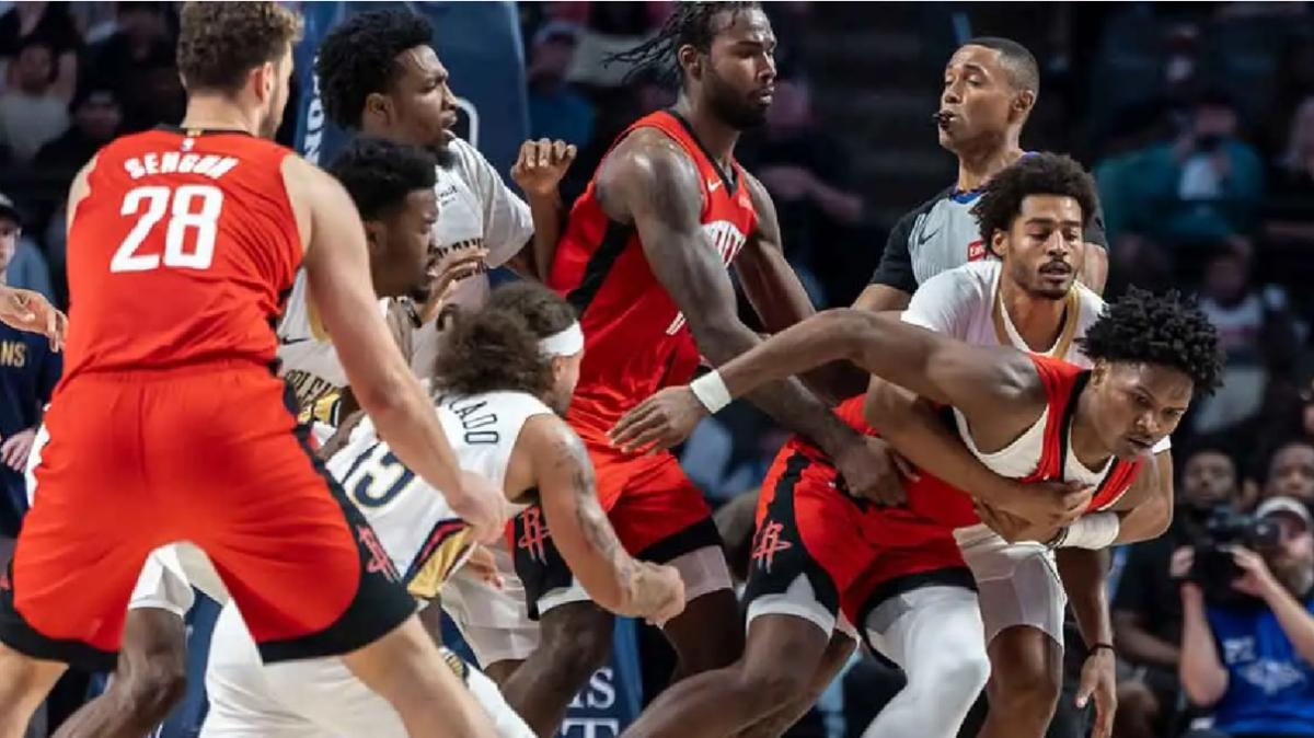 Rissa da wrestling tra Amen Thompson e Jose Alvarado: è solo preseason tra Rockets e Pelicans