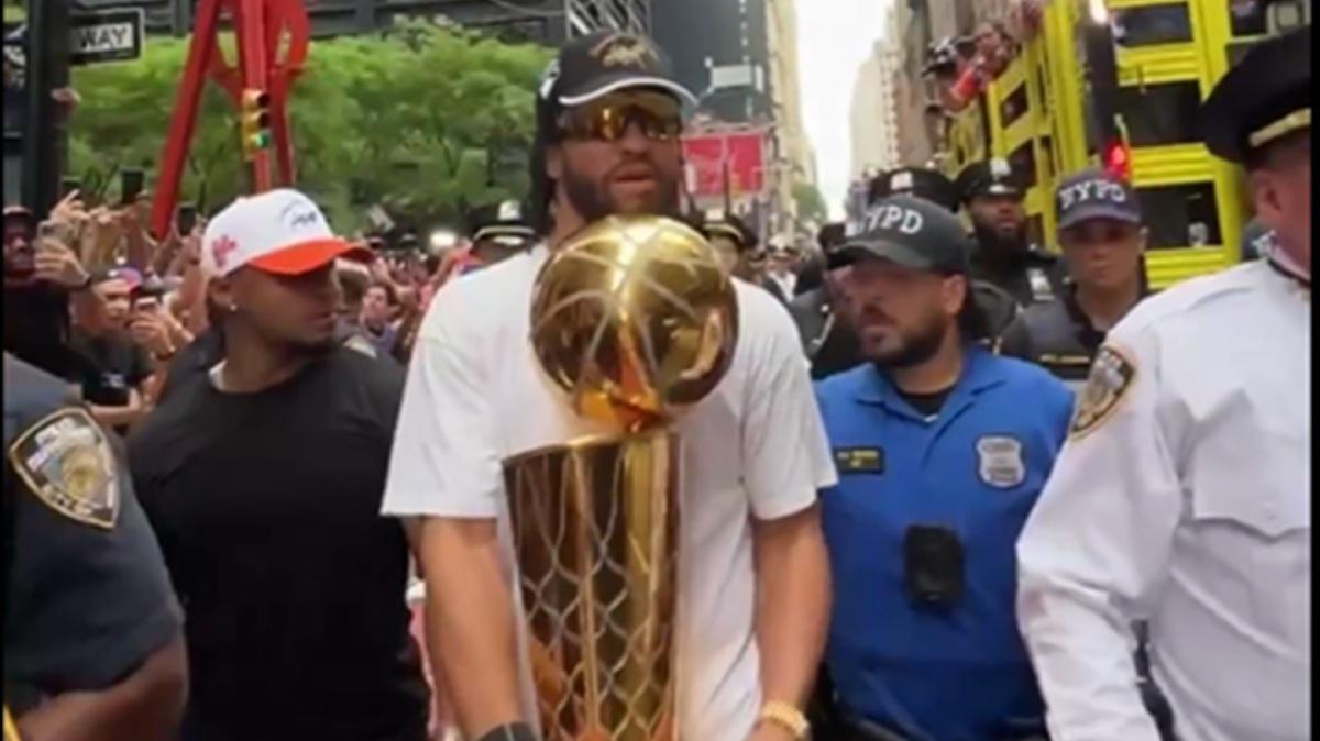 Brunson, la rivincita in mezzo a un milione di persone: New York si inchina al suo MVP