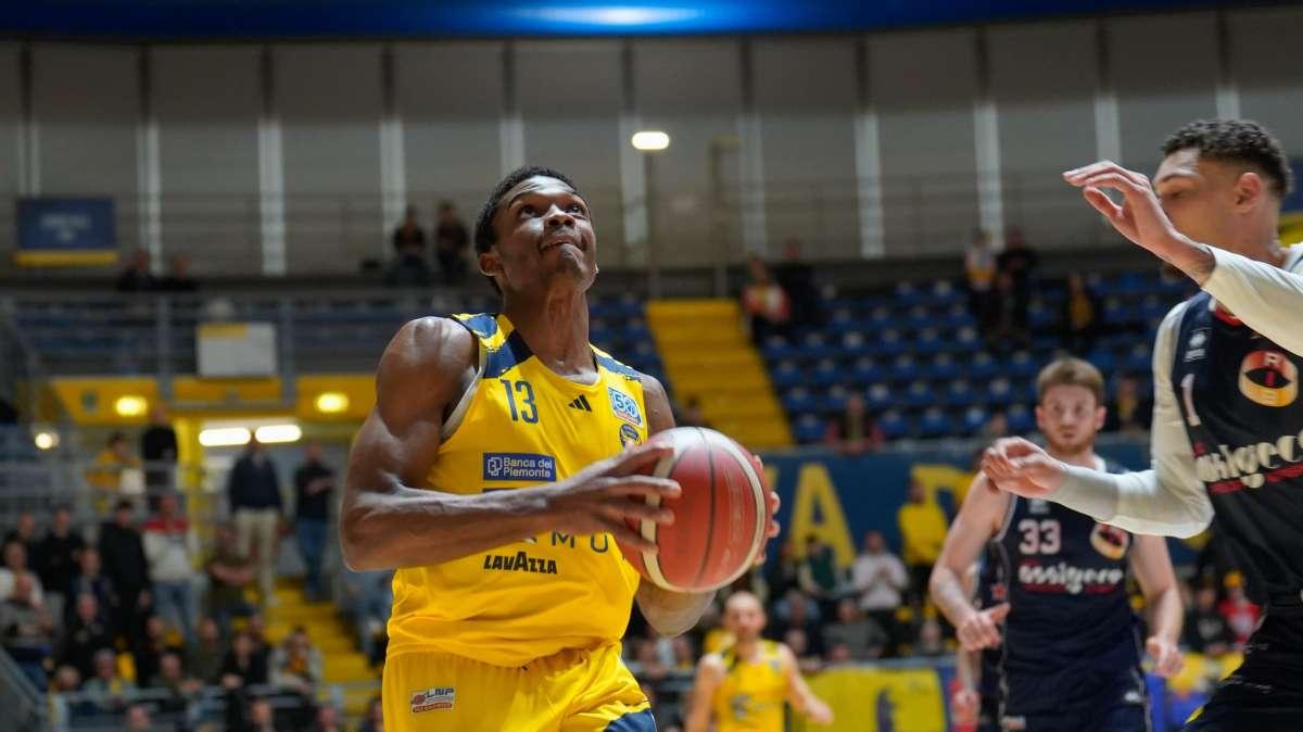 Serie B - Novipiù Monferrato, tesserato l'ala piccola Kesmor Osatwna