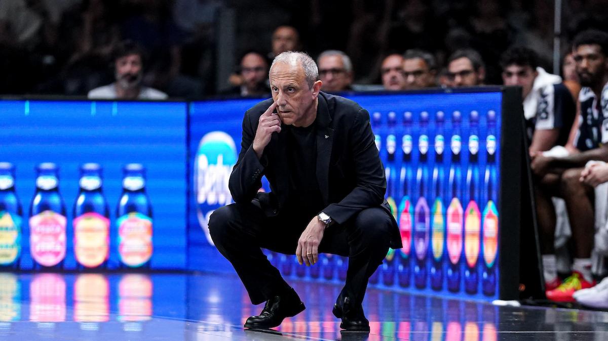 Ettore Messina pizzica la Virtus Bologna: «Sempre passati da underdog, un capolavoro di comunicazione»