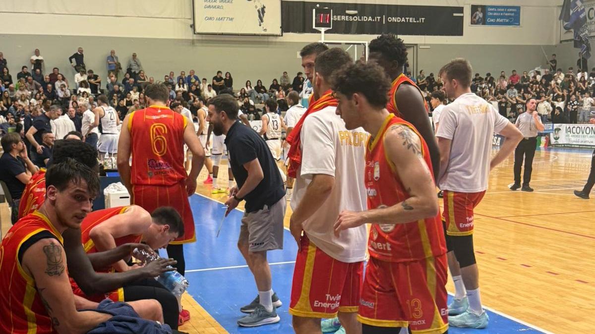 B Int - Basket Academy fa tremare il PalaSassi, ma Matera rimonta e vince