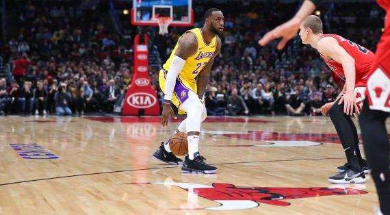 NBA - I Lakers ritrovano la vittoria a Chicago