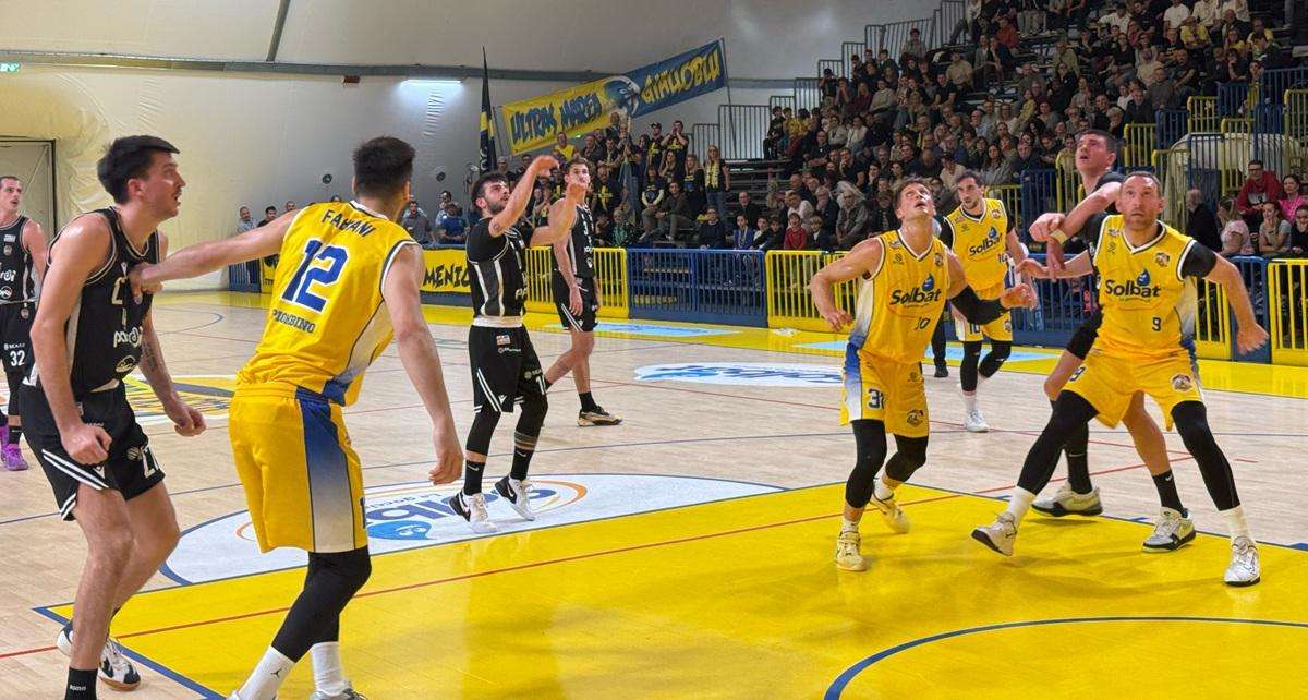 Serie B - Cuore e carattere: la Paperdi Juvecaserta espugna Piombino