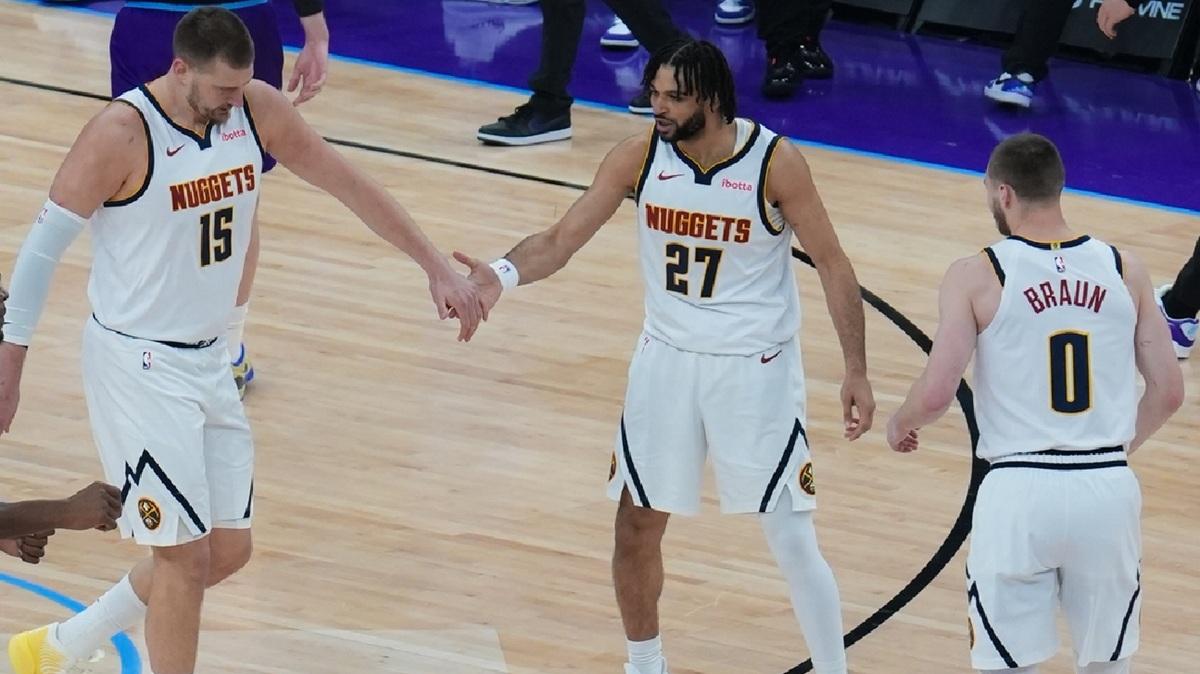 Con Murray di fuoco e Jokic in tripla doppia i Nuggets passano a Salt Lake City