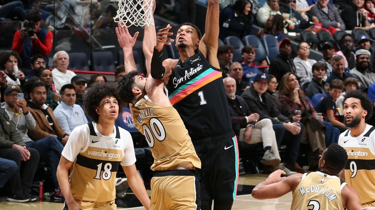 Wembanyama e Fox dominano i Wizards a Washington, gli Spurs corrono