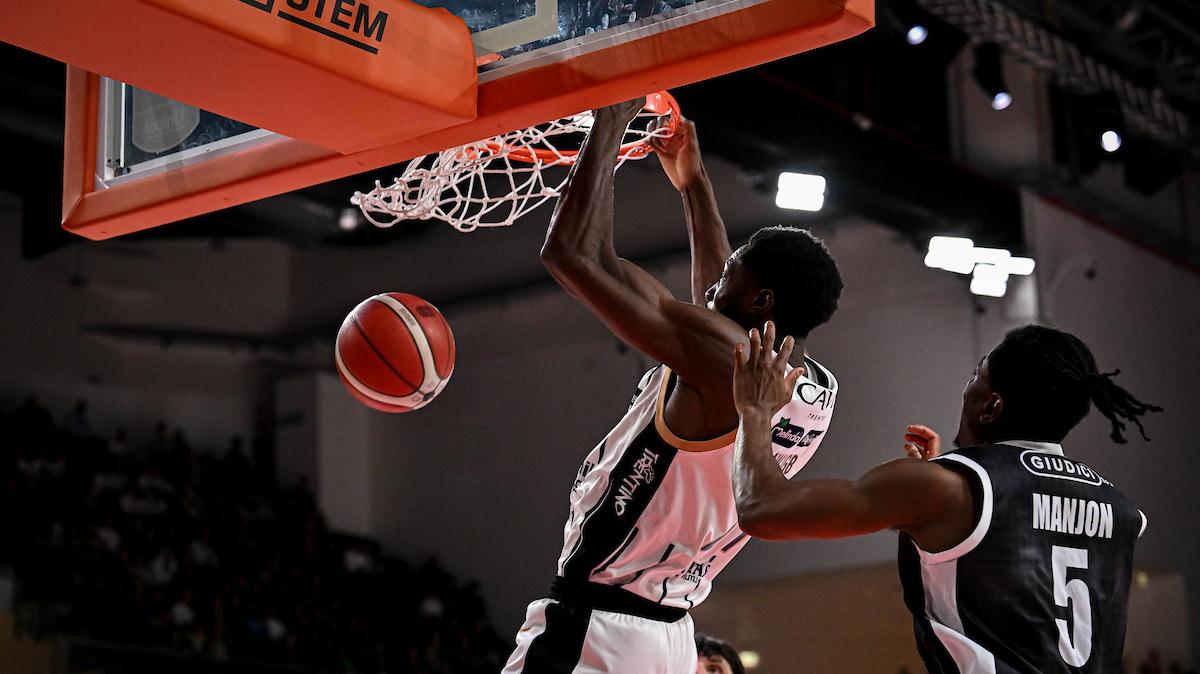 Bongi e Mawugbe mettono Trento in guardia da una aggressiva Reggio Emilia