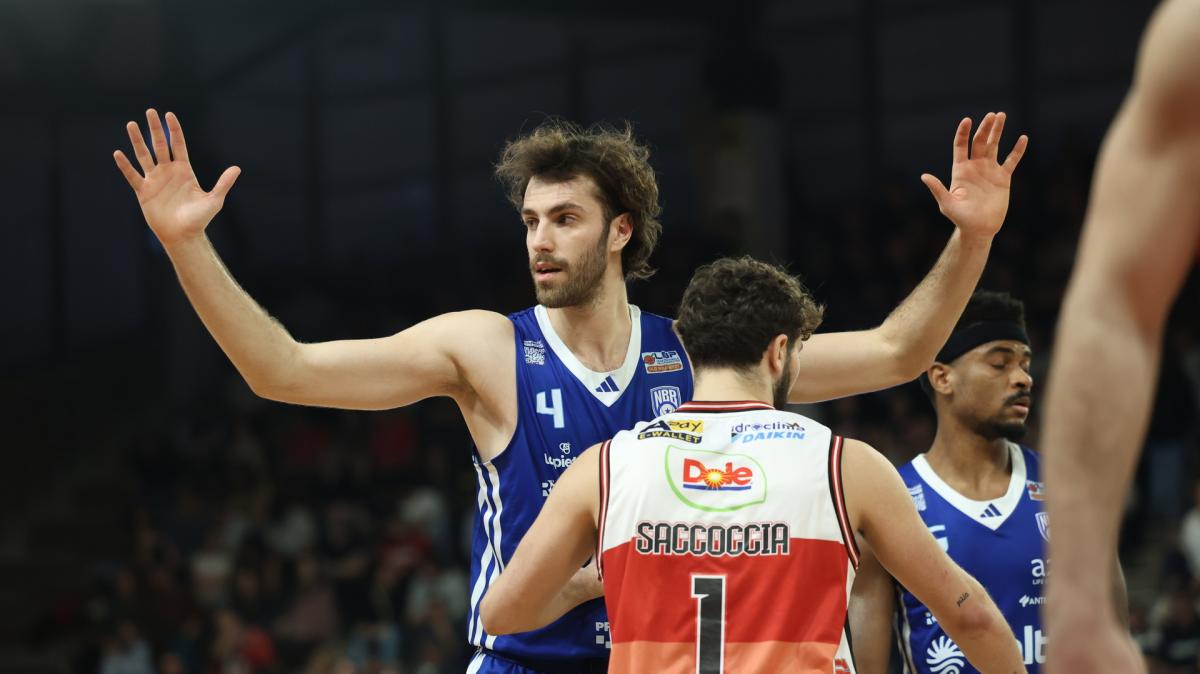 Denegri e Marini fanno gli americani, Copeland e Francis no. Brindisi sconfitta