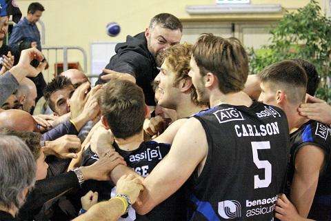 A2 - Benacquista Latina conquista lo storico accesso ai playoff